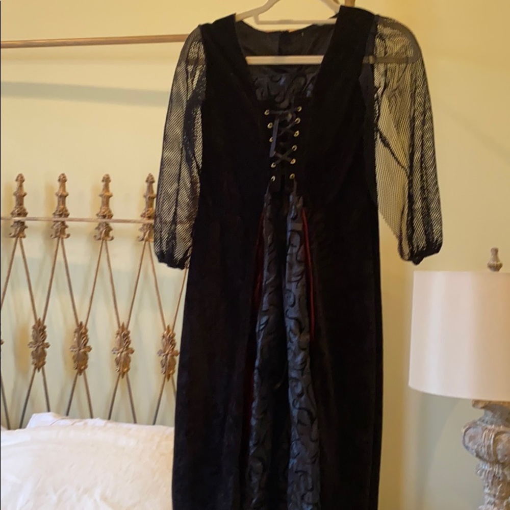Vampire costume - Picture 2 of 5